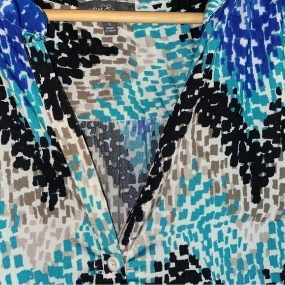 Market & Spruce Blue & Grey Chevron Sleeveless Blouse - Picture 3 of 5